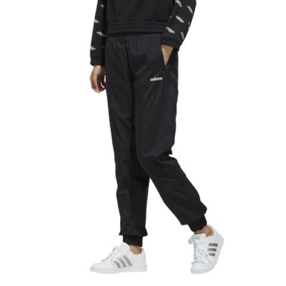 BNWT Adidas Woven Logo Track Pants Size Large 🫶🏽
